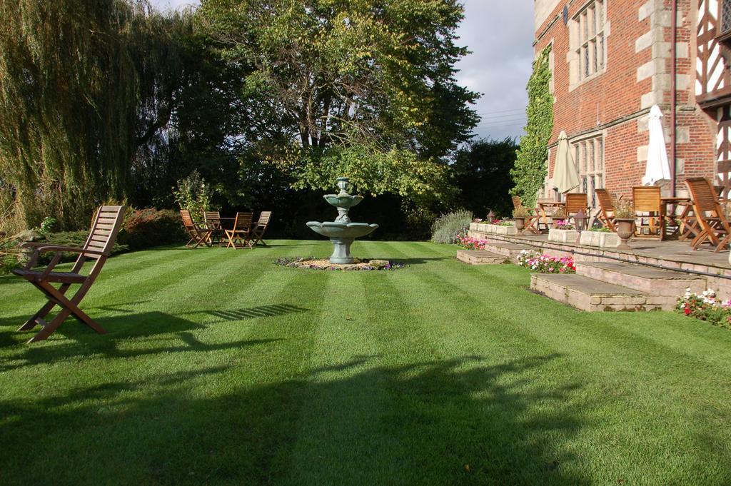 Hotel Albright Hussey Manor Hadnall Exterior foto